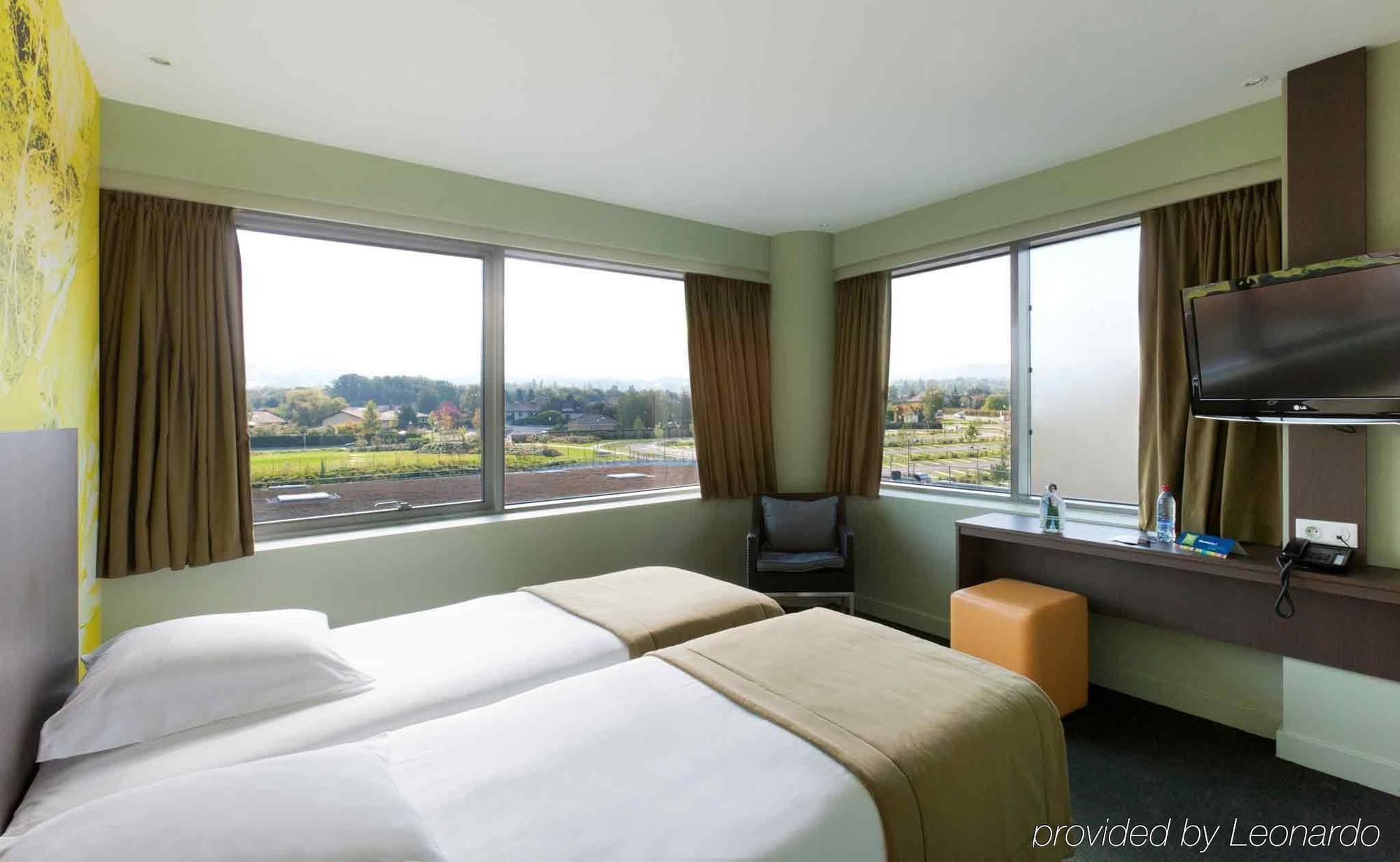 Ibis Styles Saint Julien En Genevois Vitam Neydens Bilik gambar